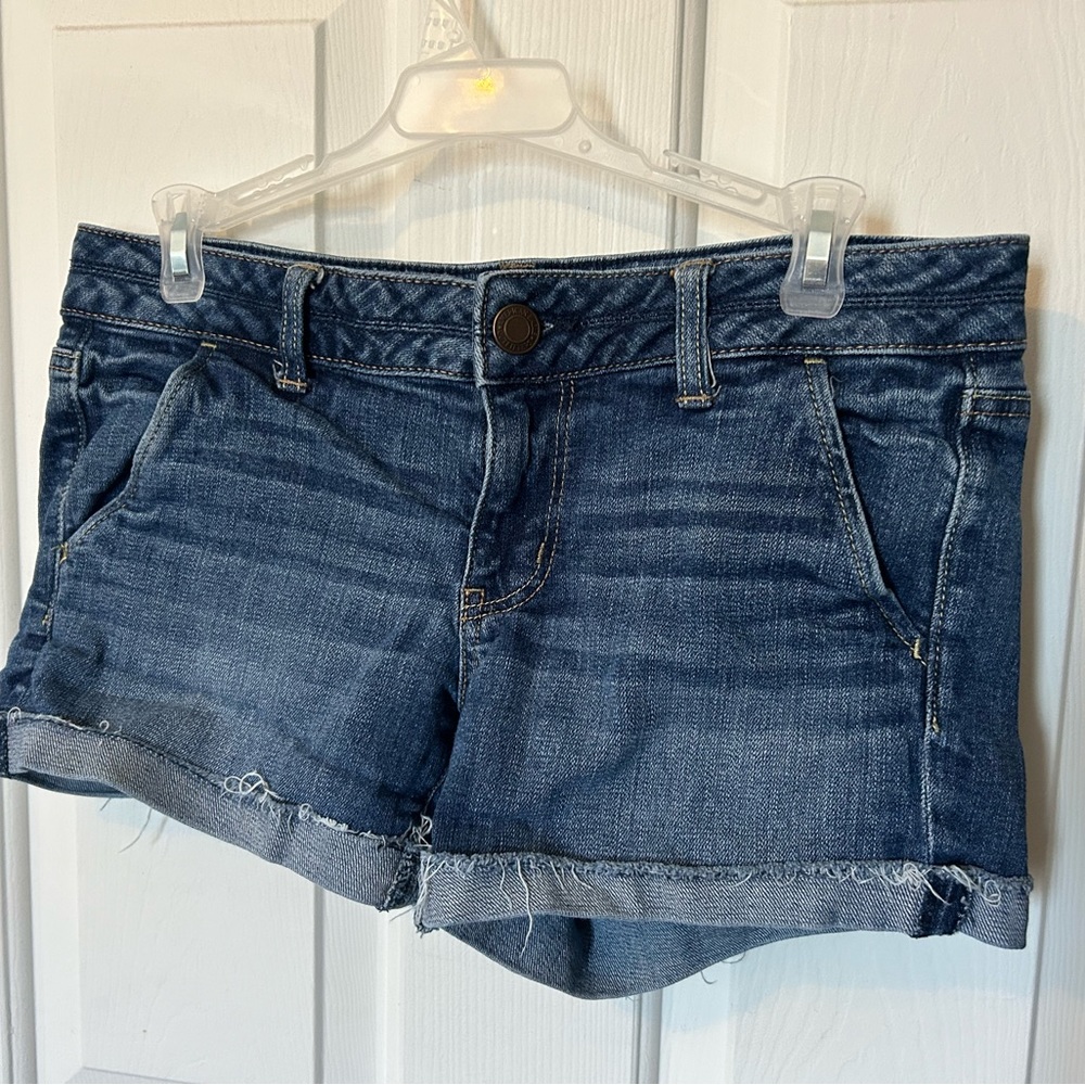 American Eagle Outfitters Blue Jean Shorts size 8 Stretch Low Rise Style